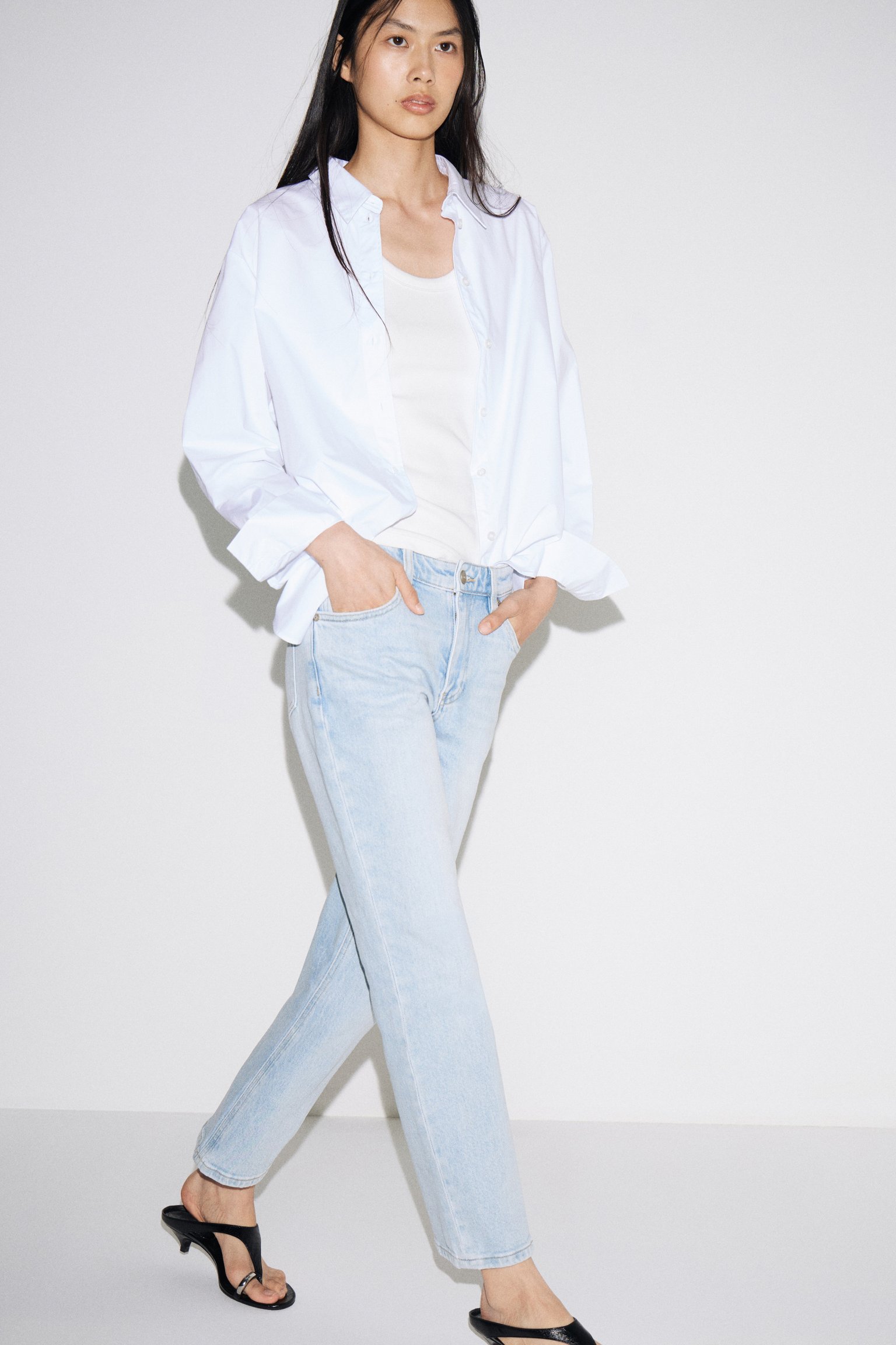 Джинсы буткат со средней посадкой