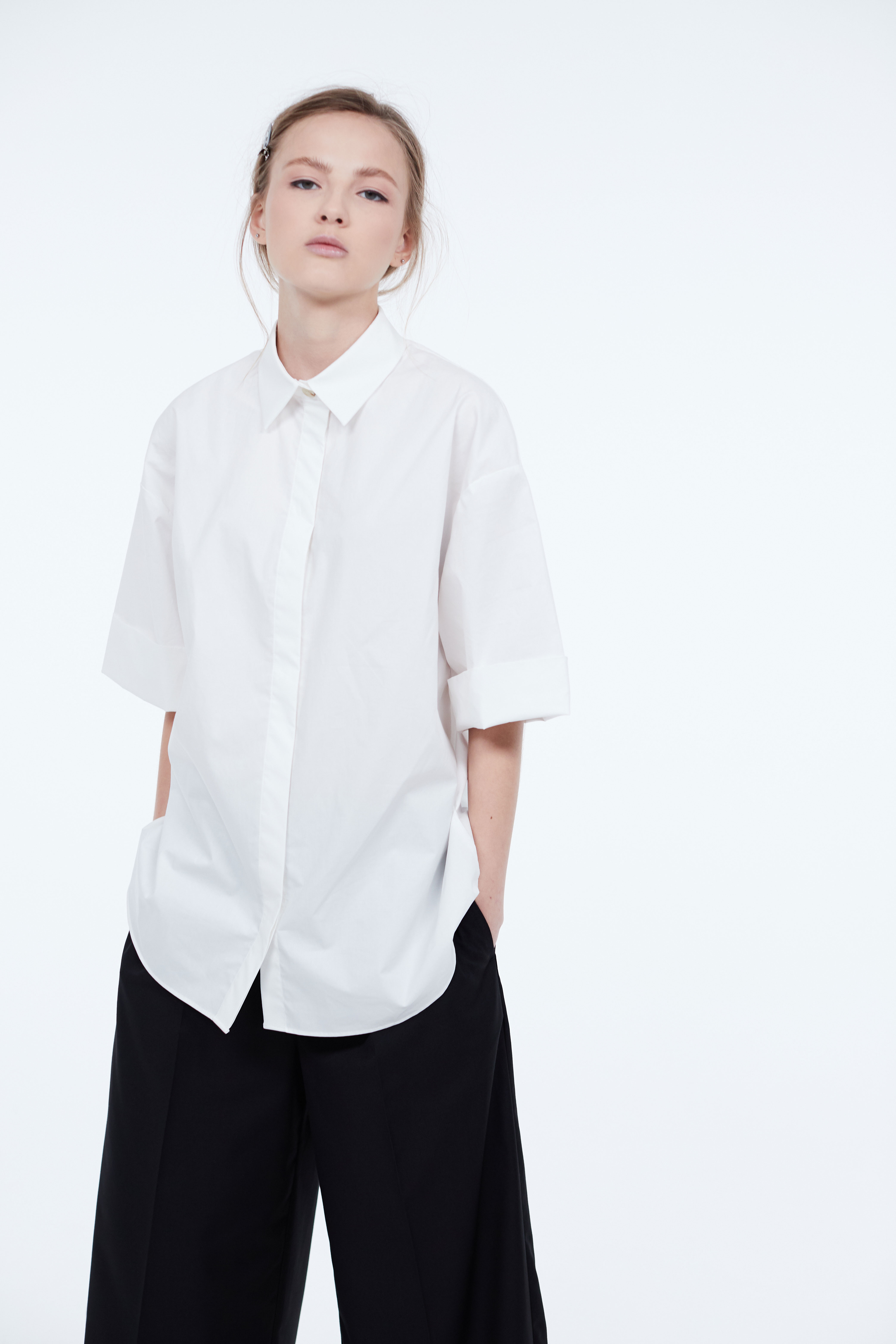 Рубашка с отворотами на рукавах