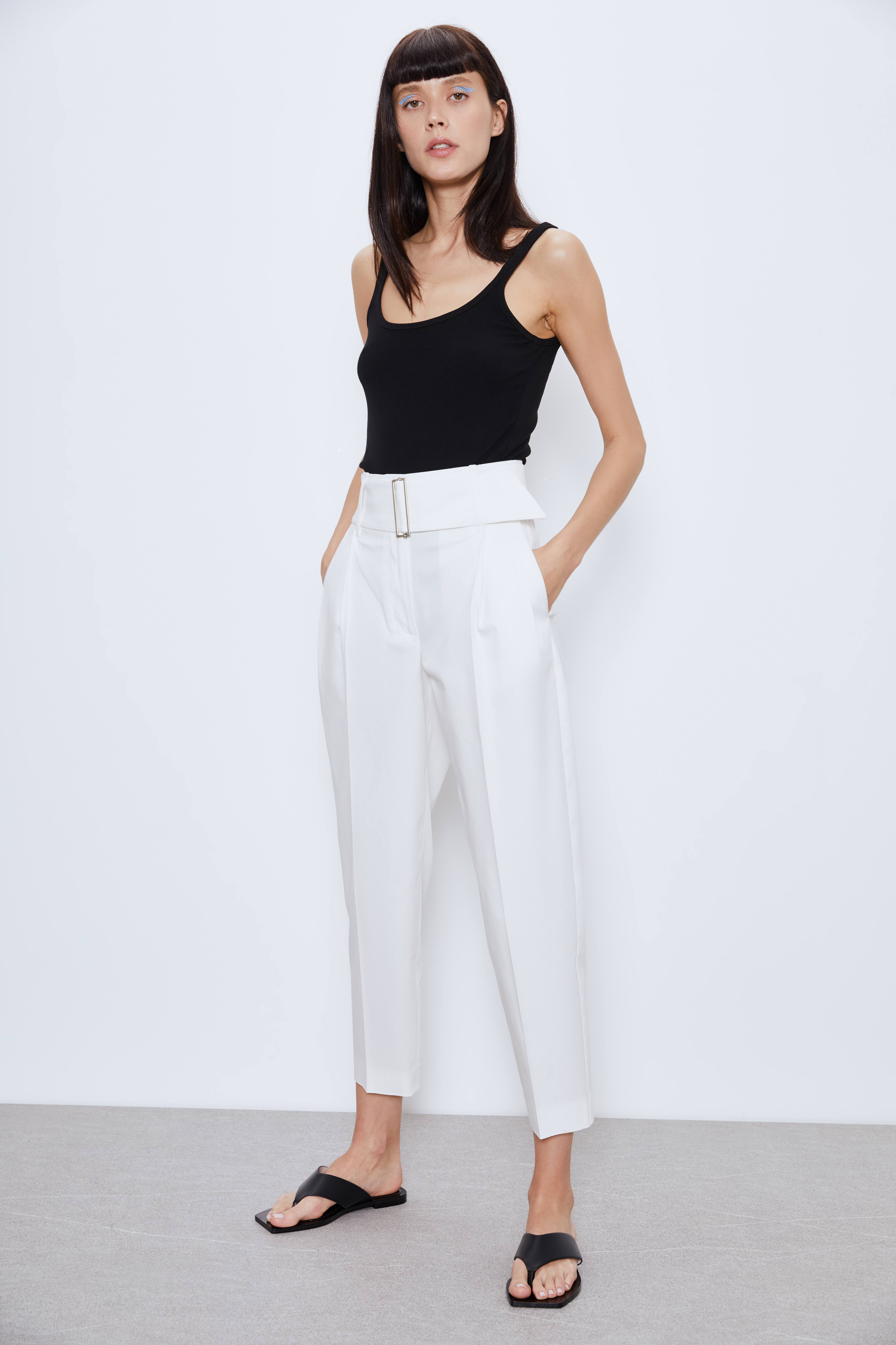 Брюки с защипами и ремнем