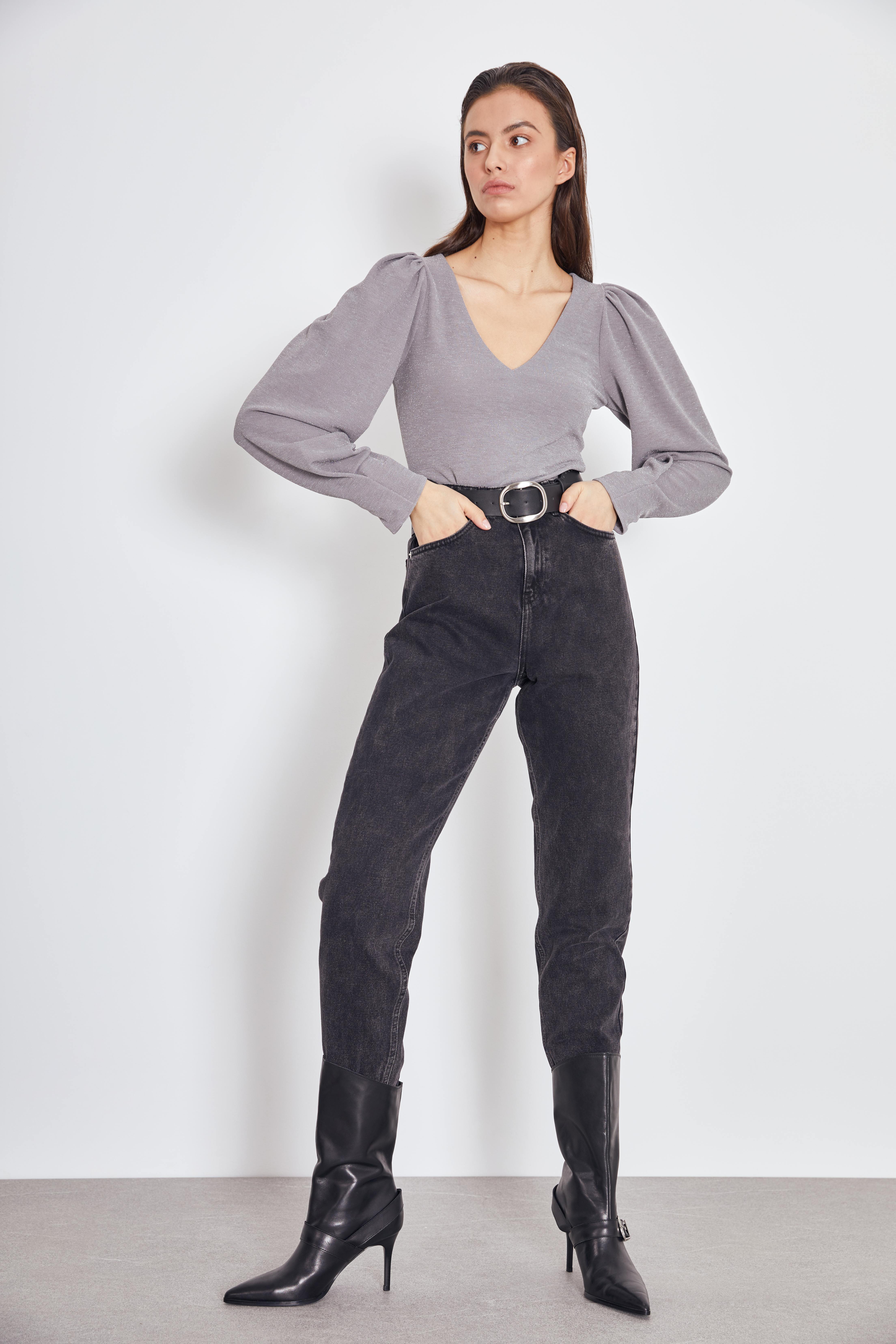 Блузка с объемными рукавами