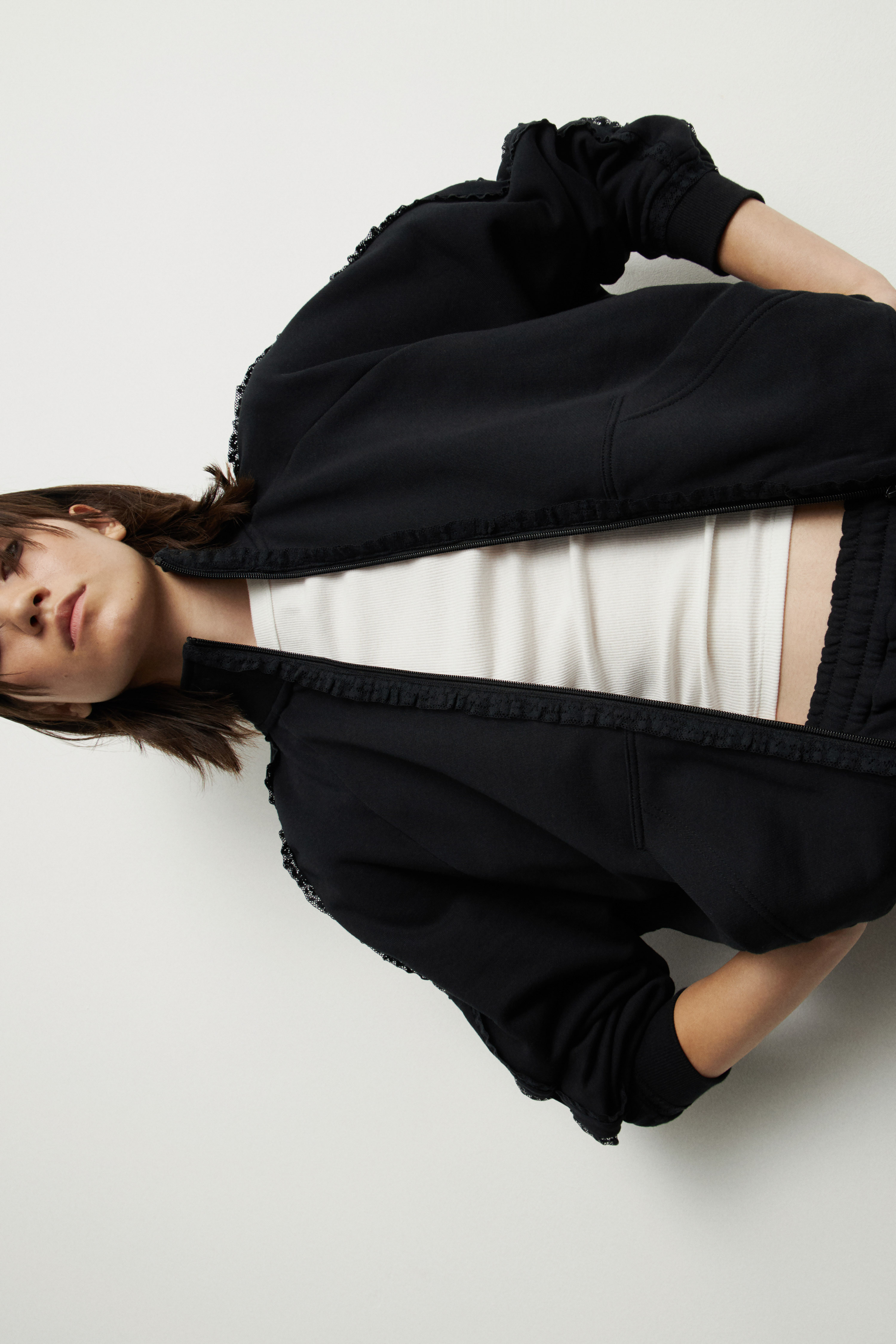 Толстовкаизфутераикружева