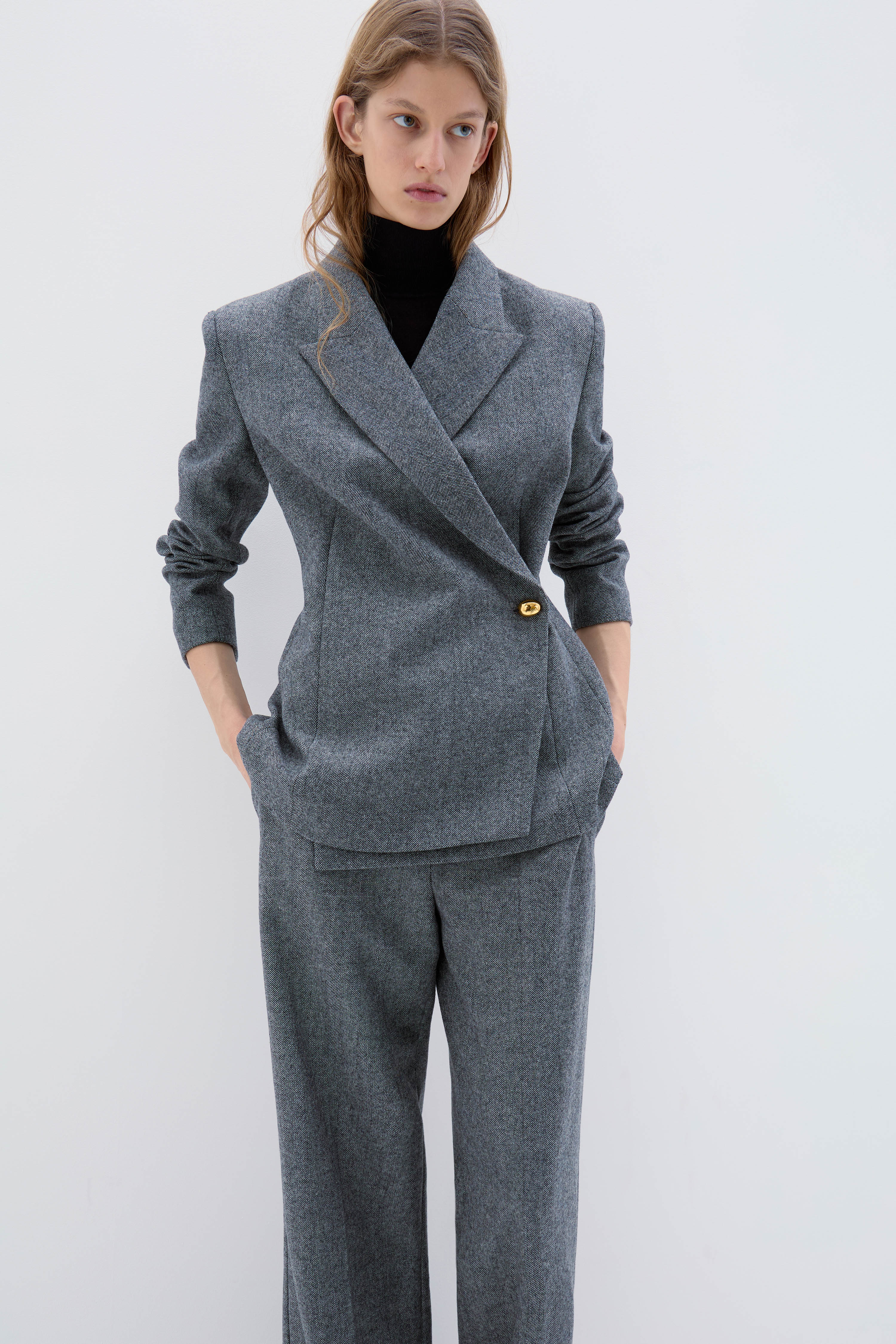 Шерстянойблейзерсшевроннымузором