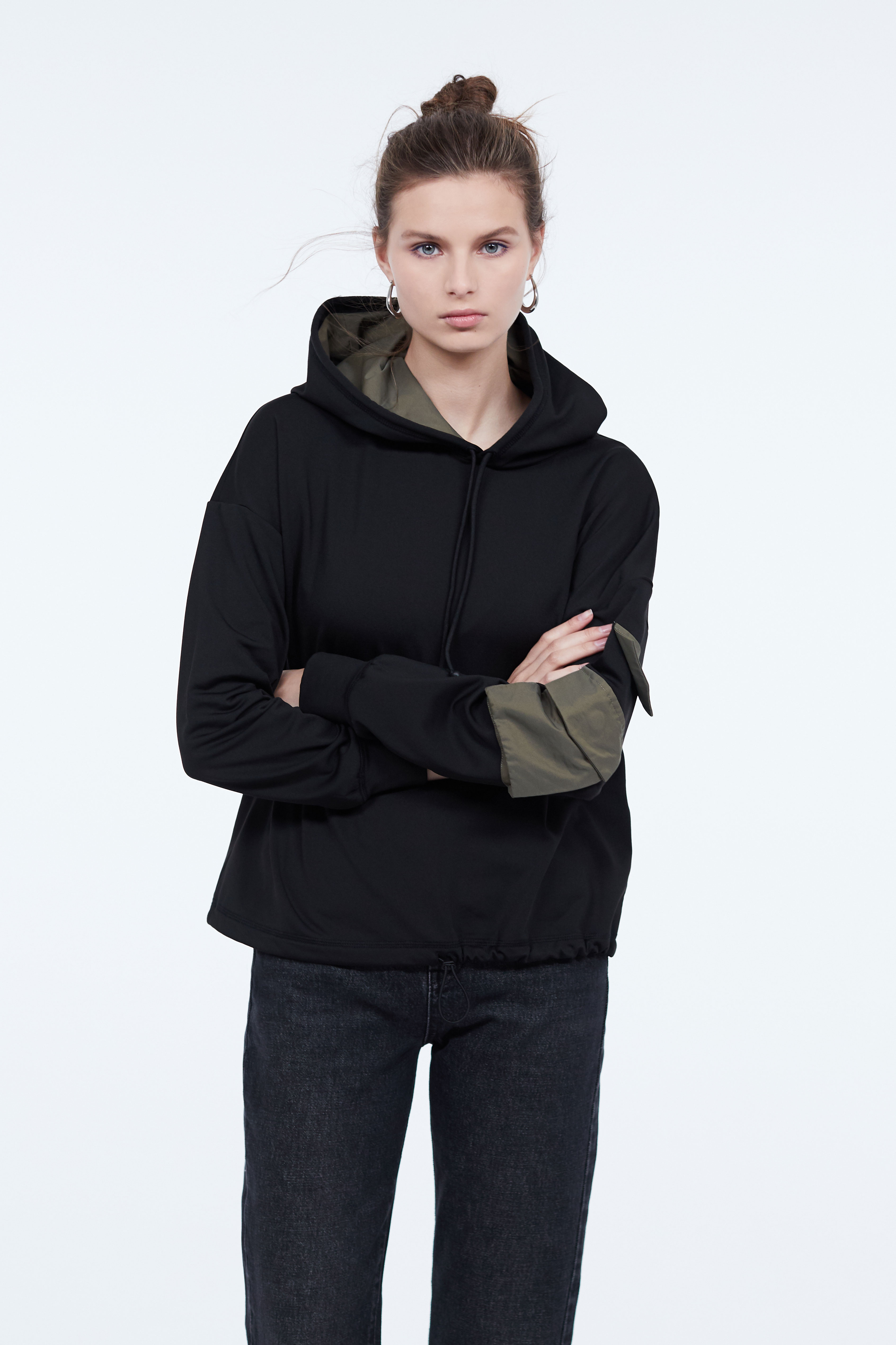 Толстовка с контрастным карманом