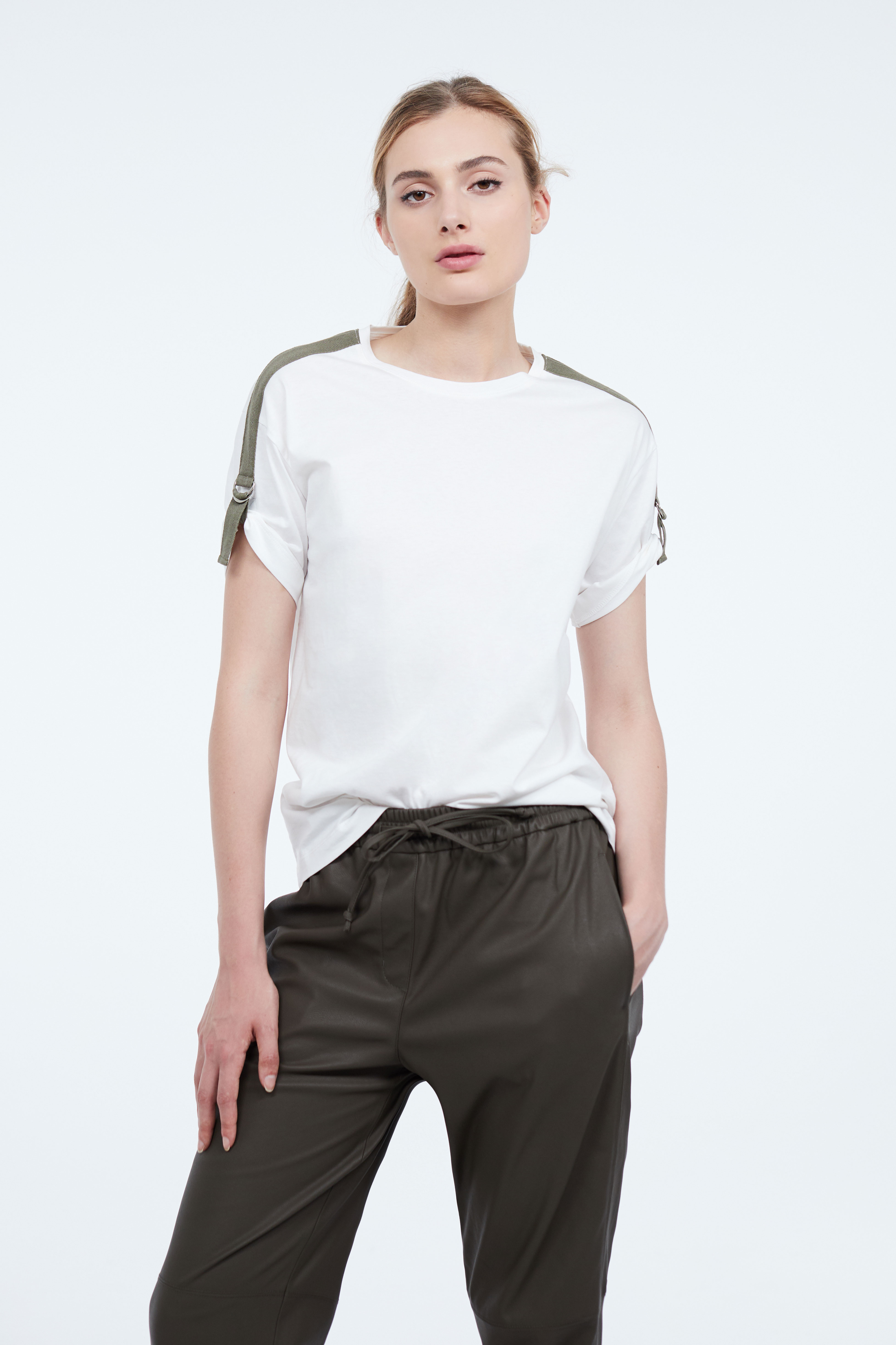 Футболка с контрастной лентой