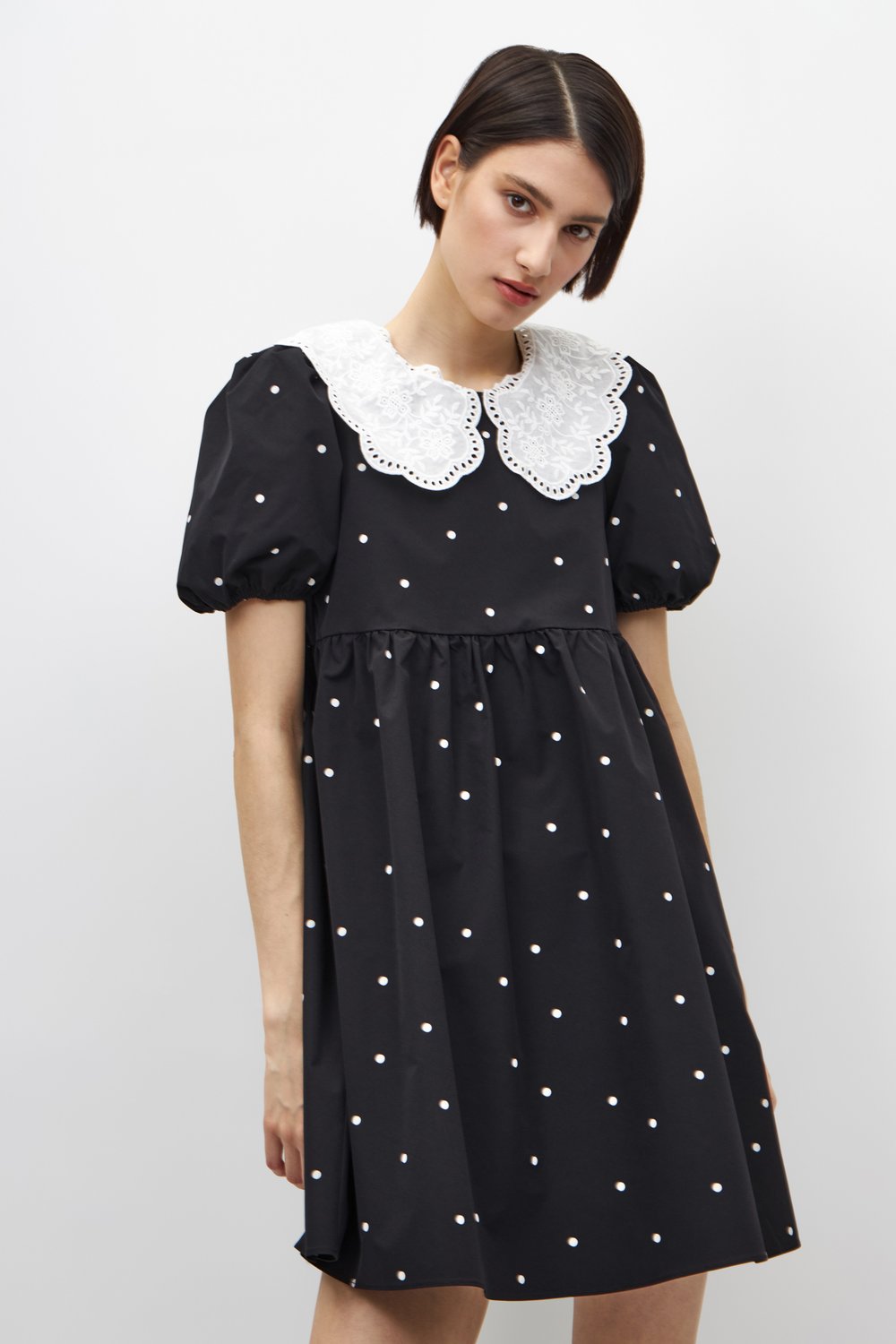 Платье со съёмным ажурным воротником черный / белый цвет - LIME