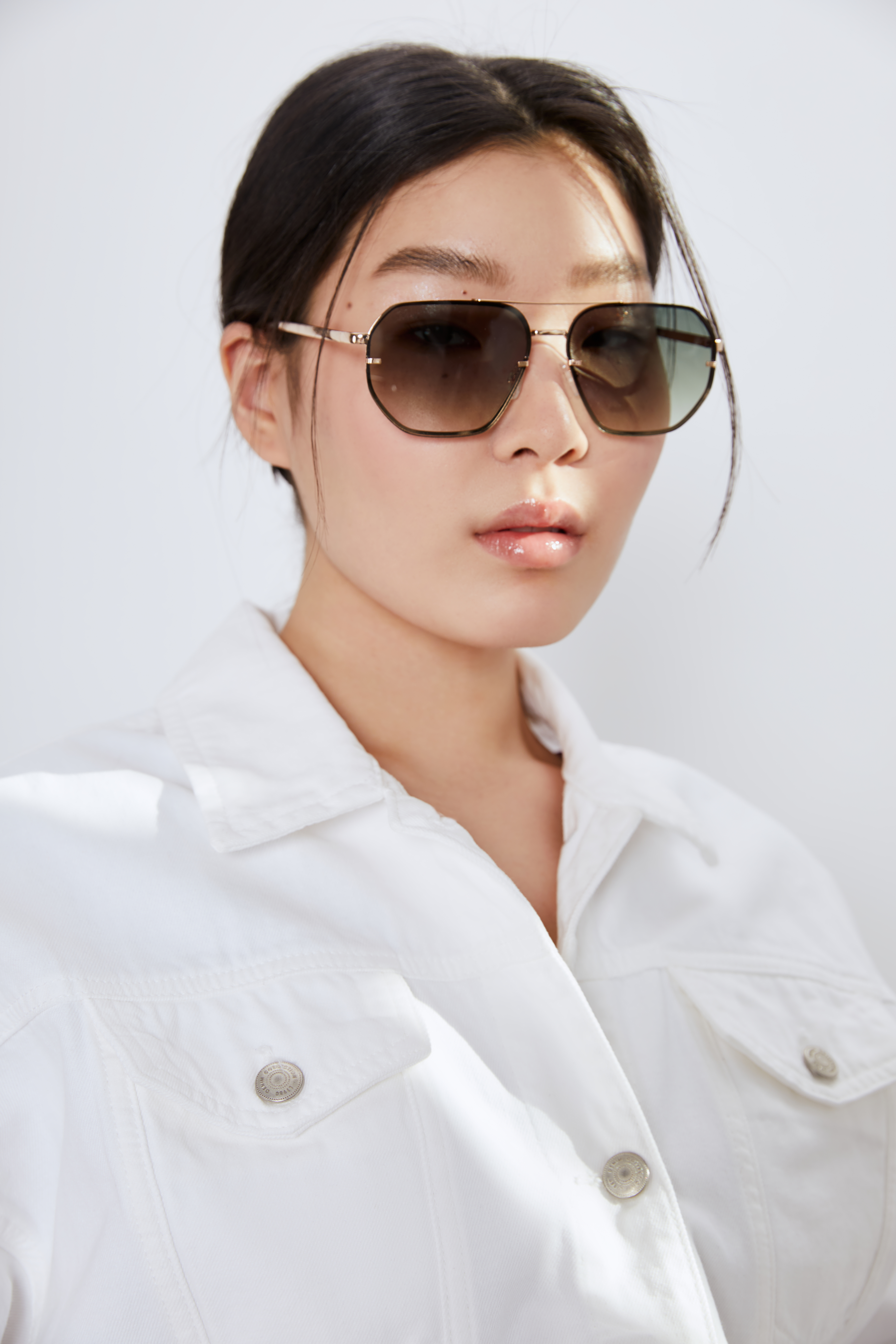 Солнцезащитные очки в металлической оправе