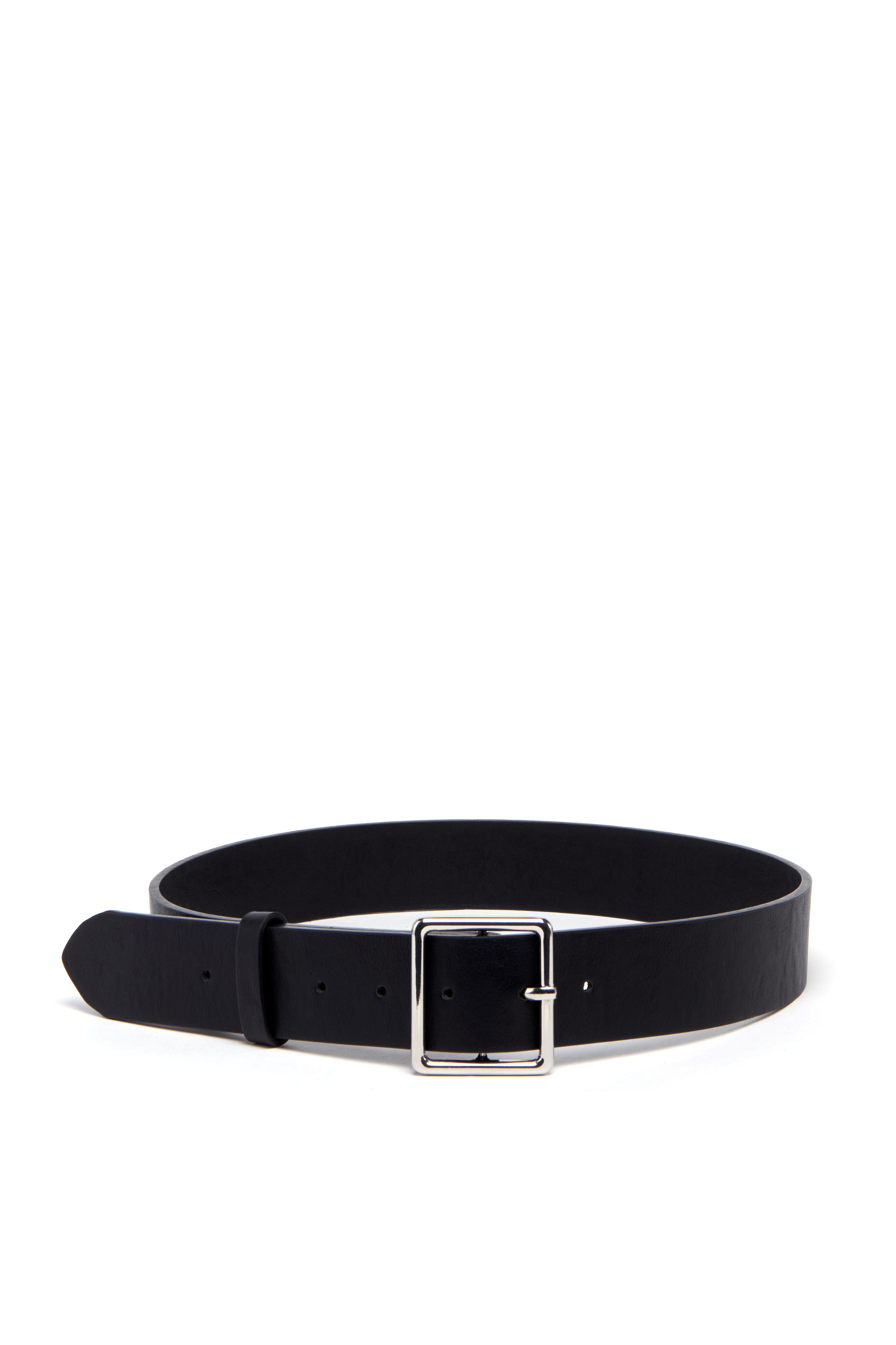 Ремень с квадратной металлической пряжкой