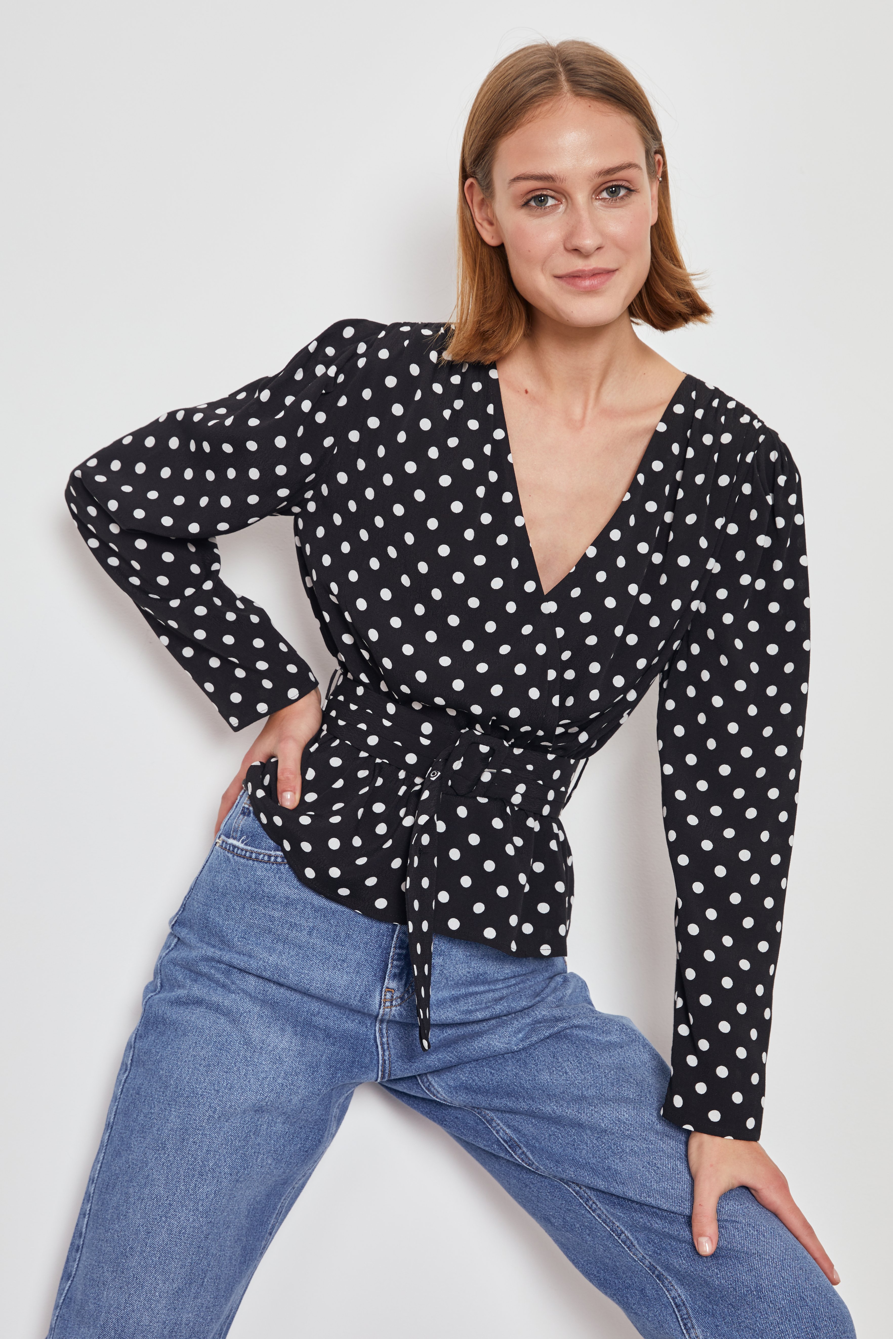 Блузка с запáхом и поясом