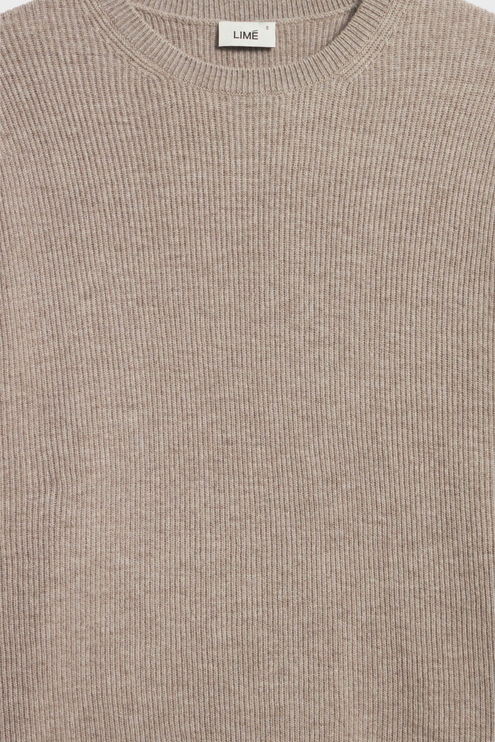 Базовый свитер из полушерсти