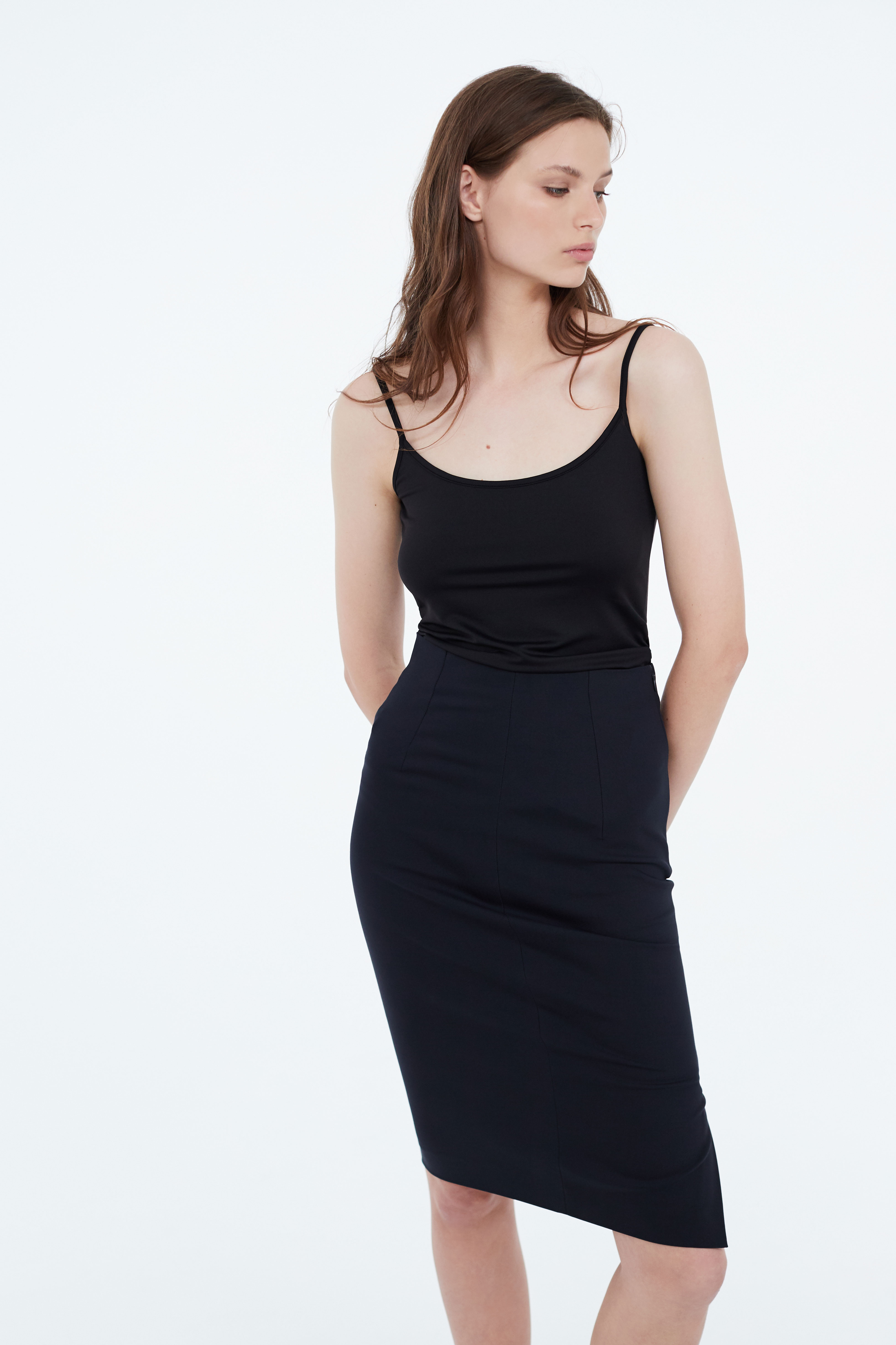 Топ на бретелях