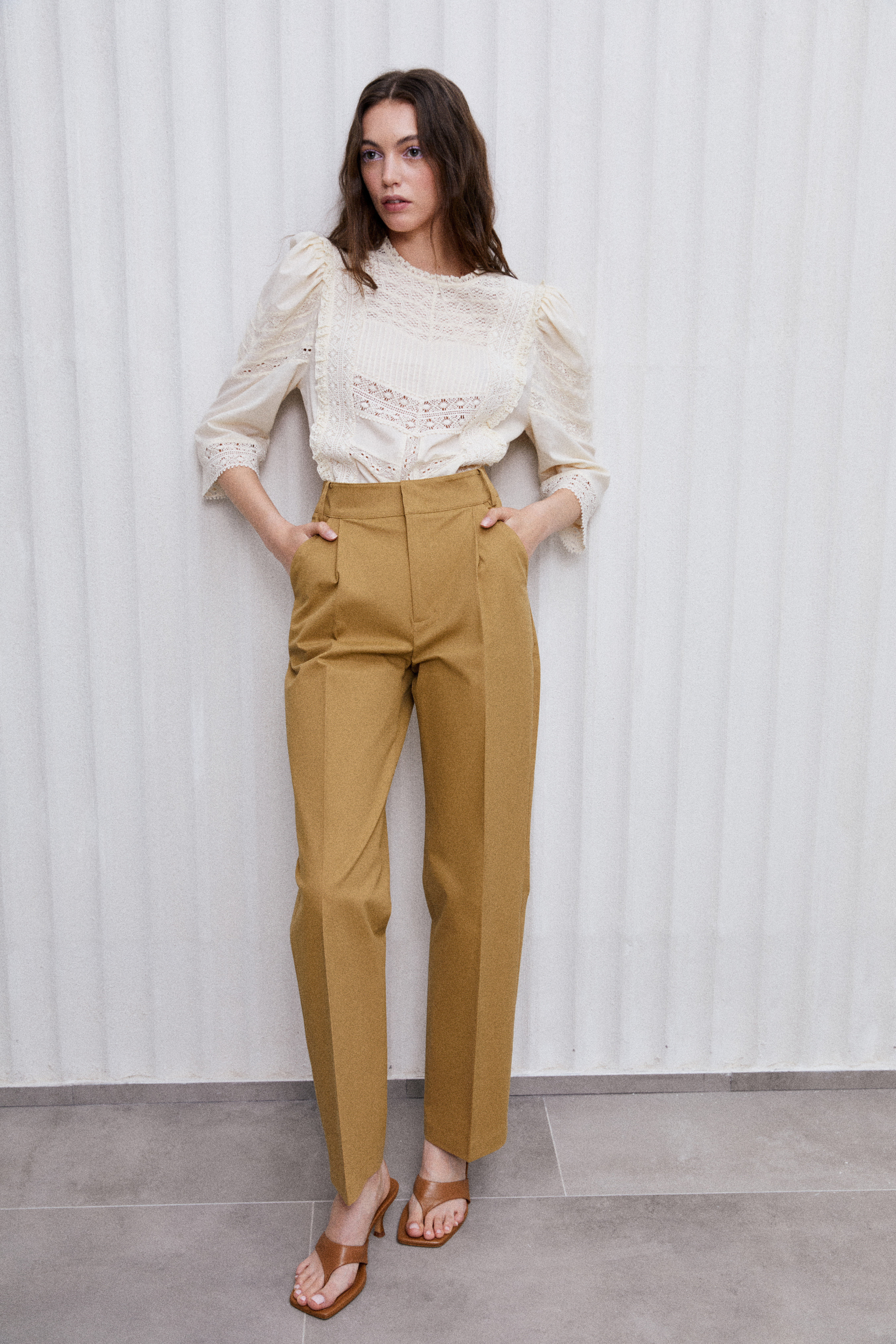 Брюки с высокой посадкой