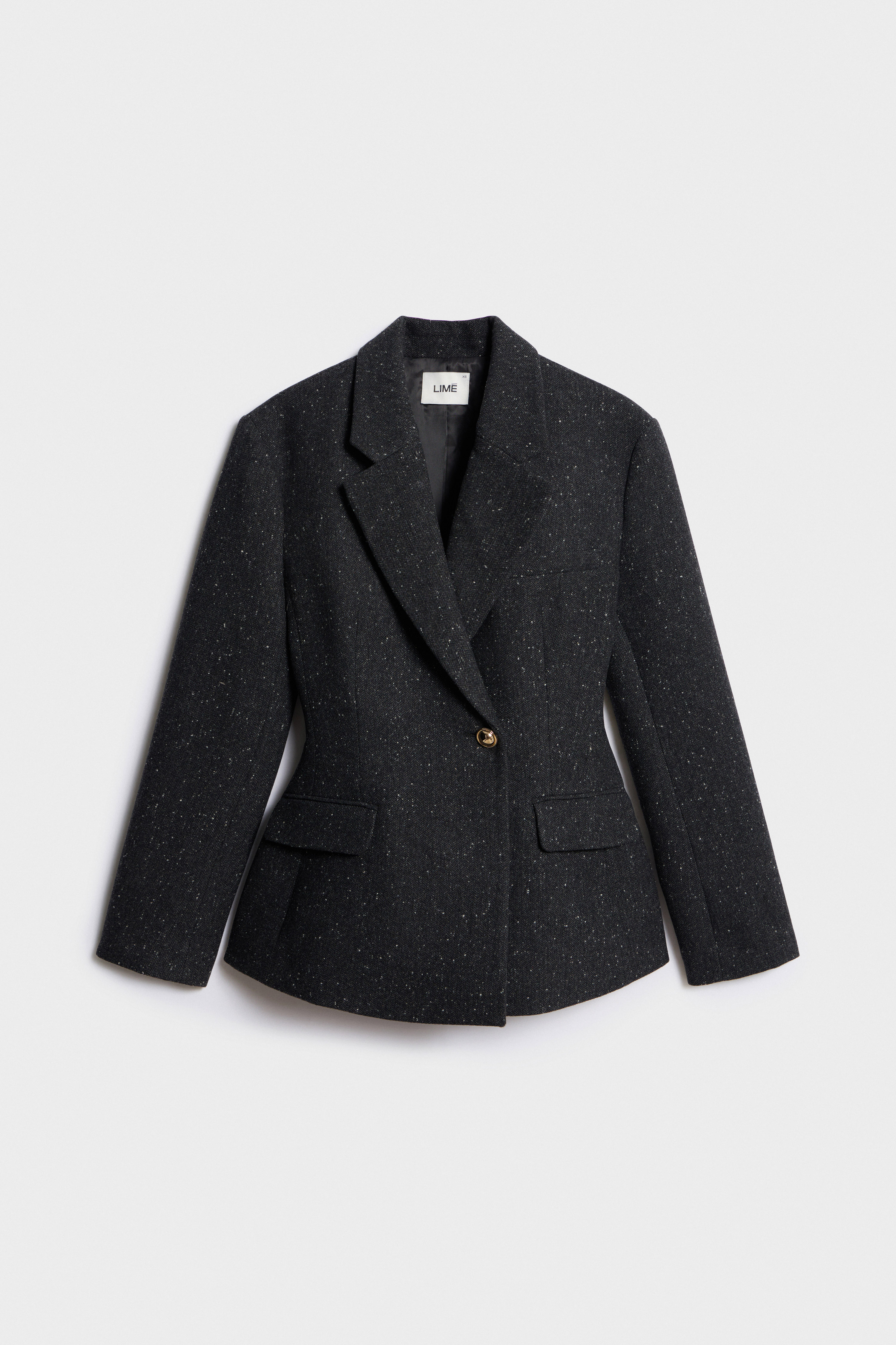 Приталенныйблейзеризтканисшерстью