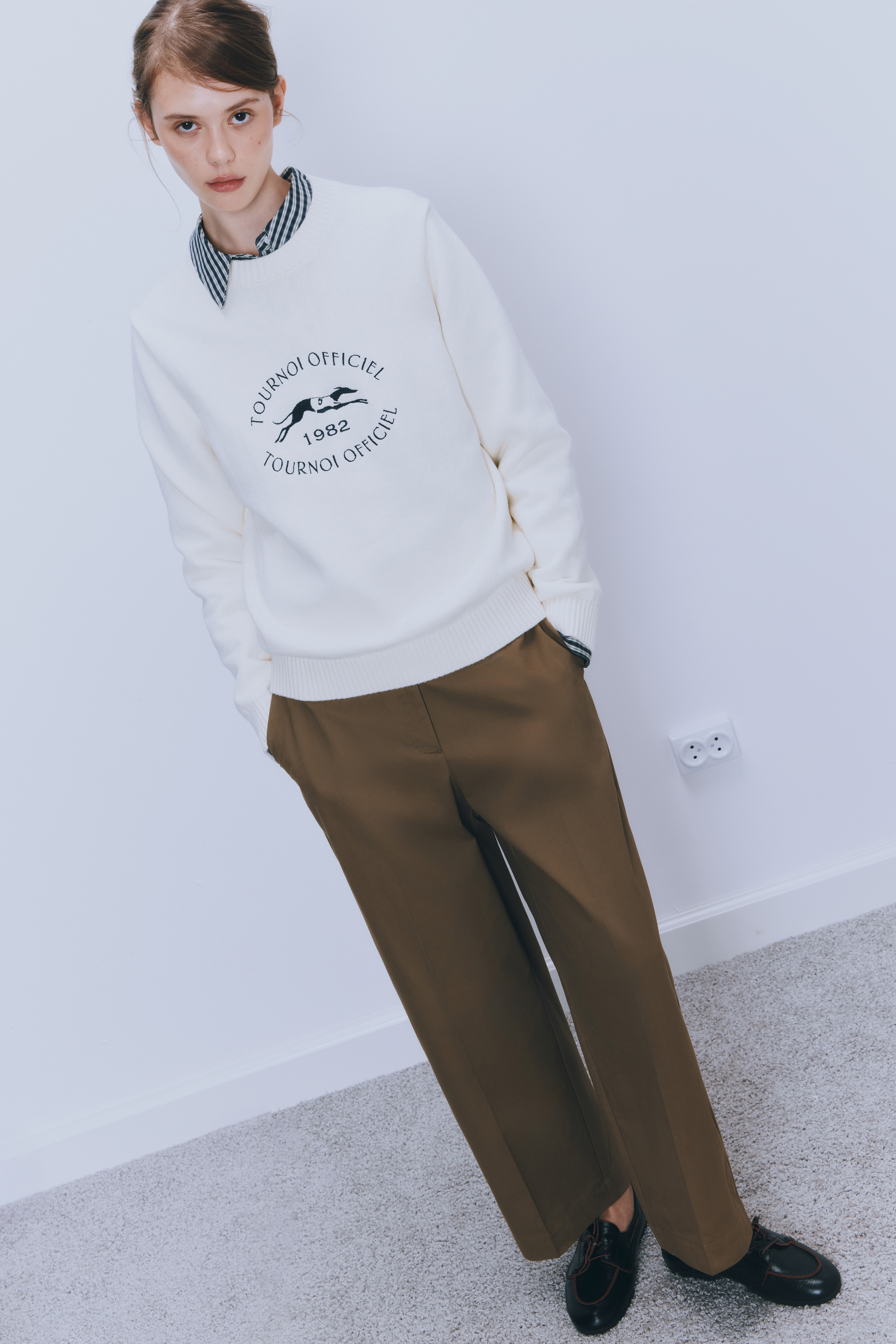 Хлопковыйсвитерсвышивкой