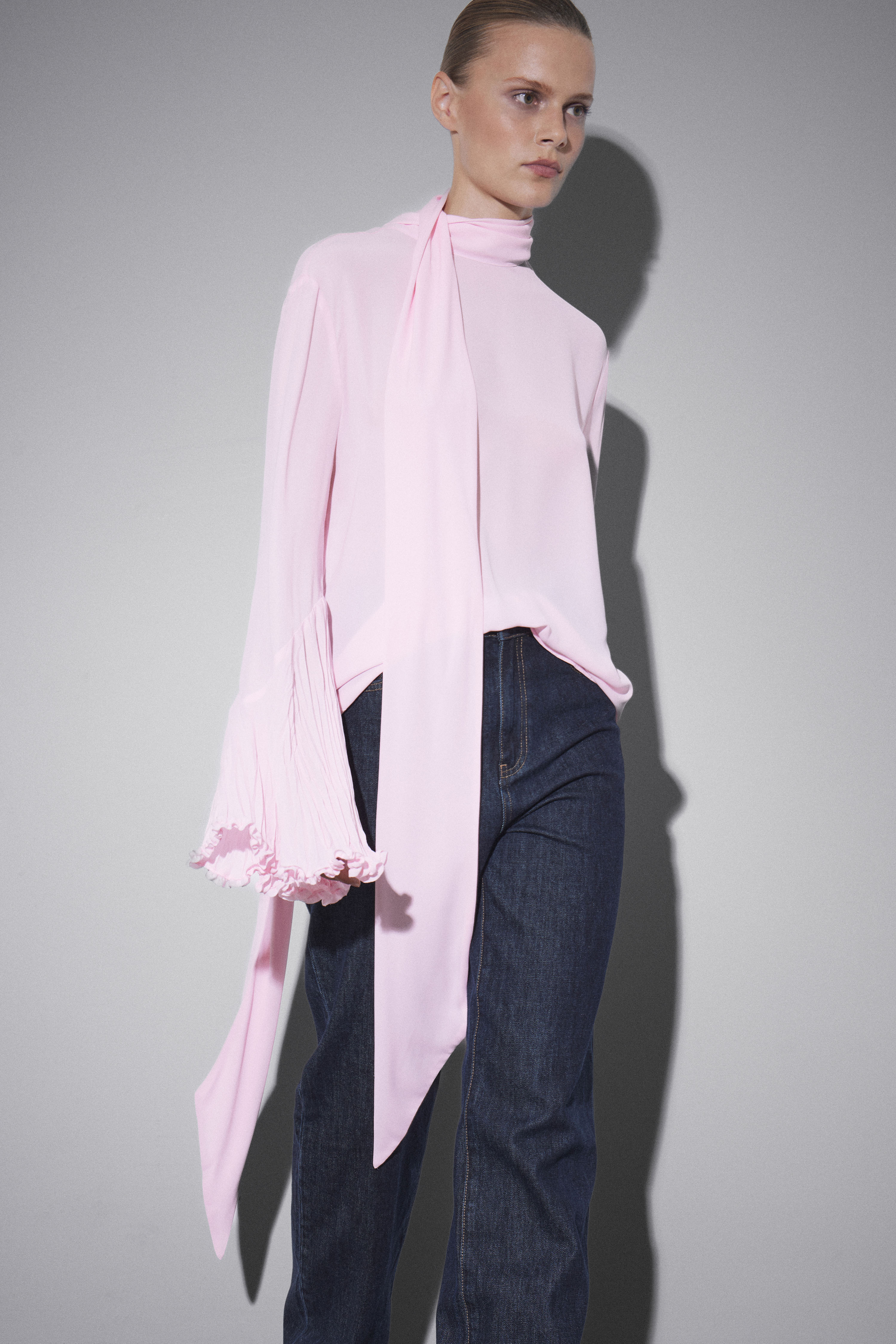 Блуза с шарфом-лавальер