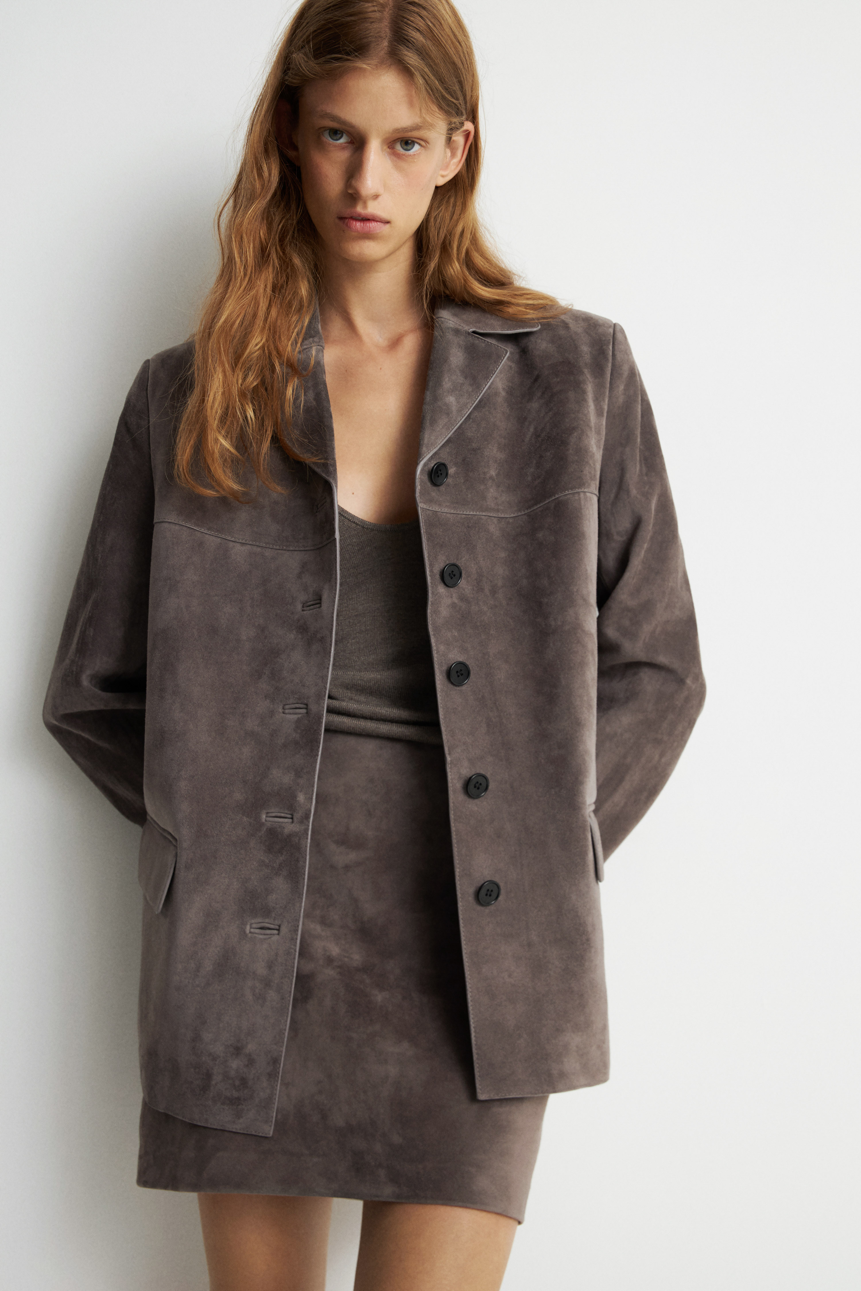 БлейзеризкозьейзамшиспуговицамиКорозо