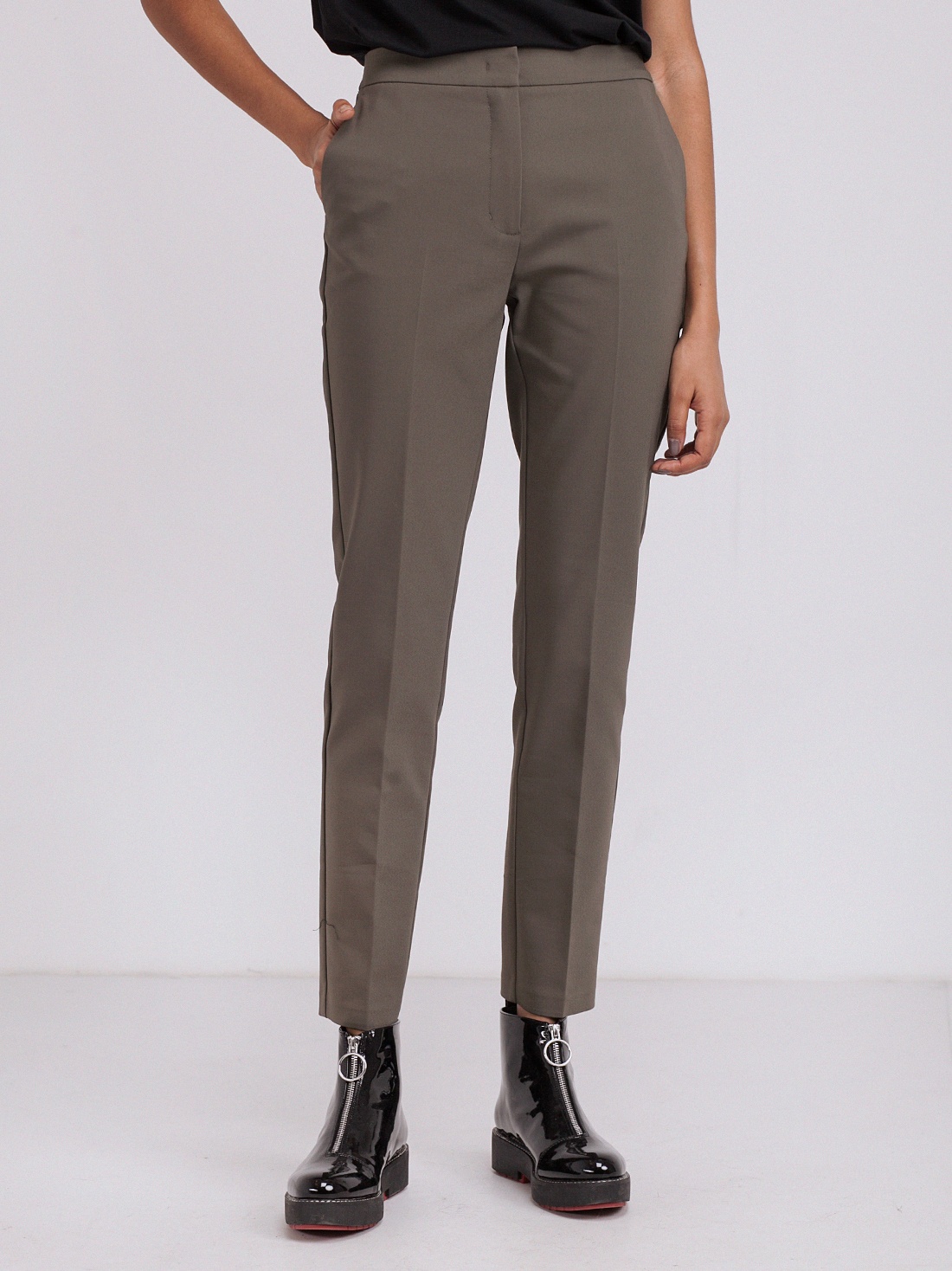 Брюки с декоративными элементами